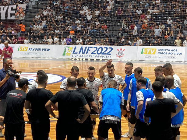 Corinthians arranca vitria em jogo de ida da semifinal da Liga Nacional de Futsal