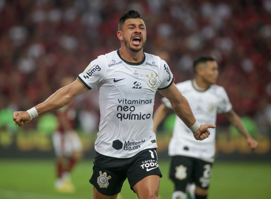 Corinthians est escalado com novidades para duelo contra o Santos