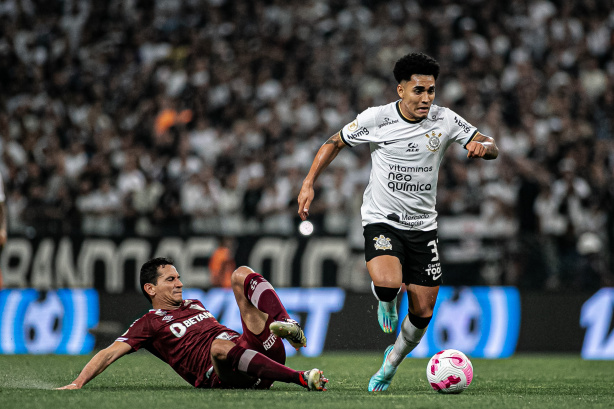 Corinthians perdeu para o Fluminense em confronto direto pelo G4 do Brasileir�o