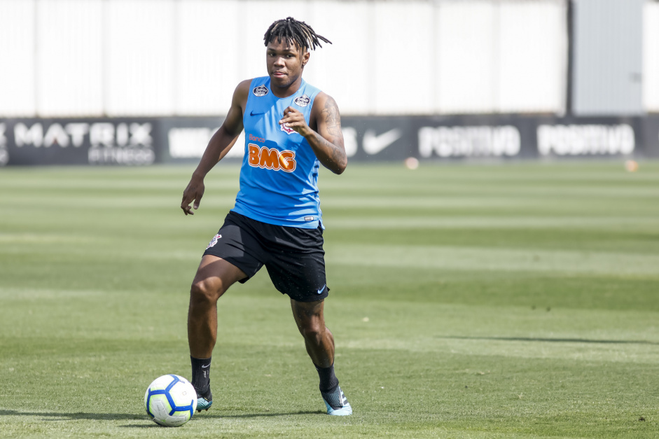 Volante que pertence ao Corinthians tem suspensão confirmada por agência antidopagem