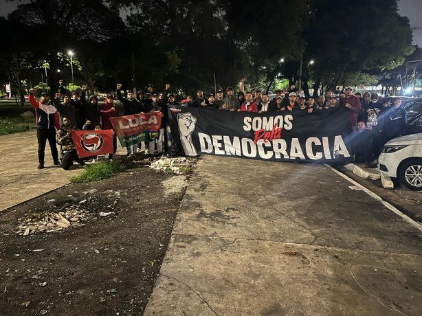 Torcedores do Corinthians desfizeram bloqueios nas rodovias