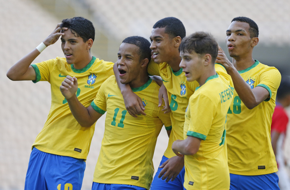 Dupla do Corinthians participa de vitória da Seleção Brasileira Sub-17 contra o Paraguai