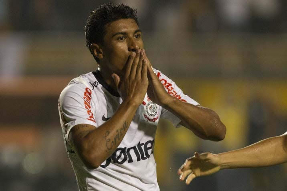 Paulinho poderia ter deixado o Corinthians antes de conquistar a Libertadores e o Mundial