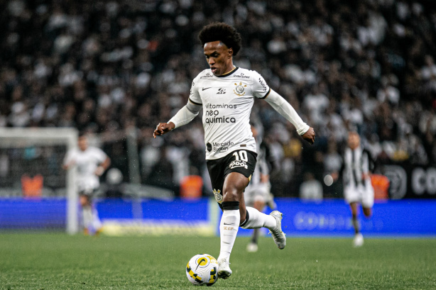 Willian em a��o durante a passagem pelo Tim�o