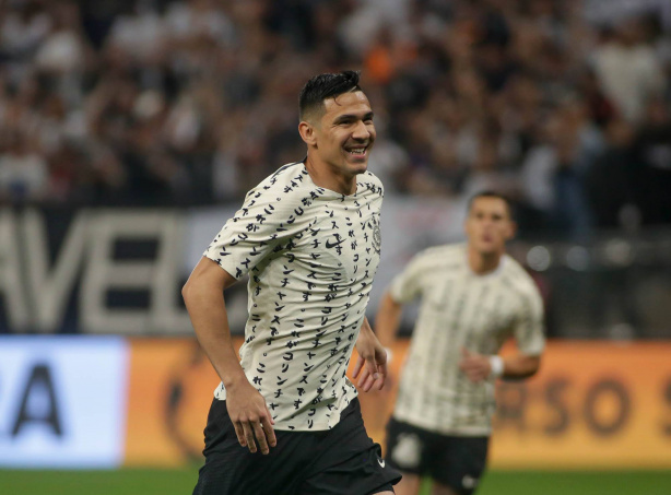 Balbuena comemora gol com a camisa do Corinthians