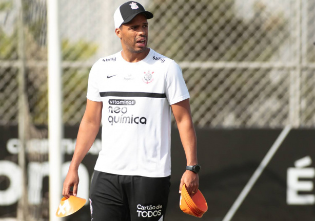 Fernando Lázaro falou sobre o rodízio que tem feito na equipe