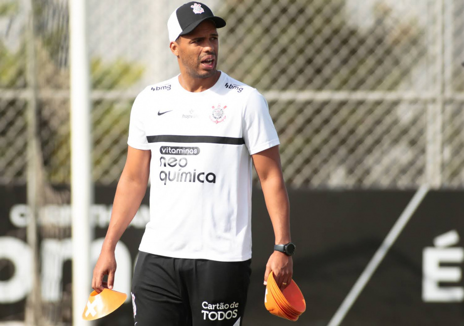 Corinthians anuncia auxiliares para comisso tcnica de Fernando Lzaro; confira nomes