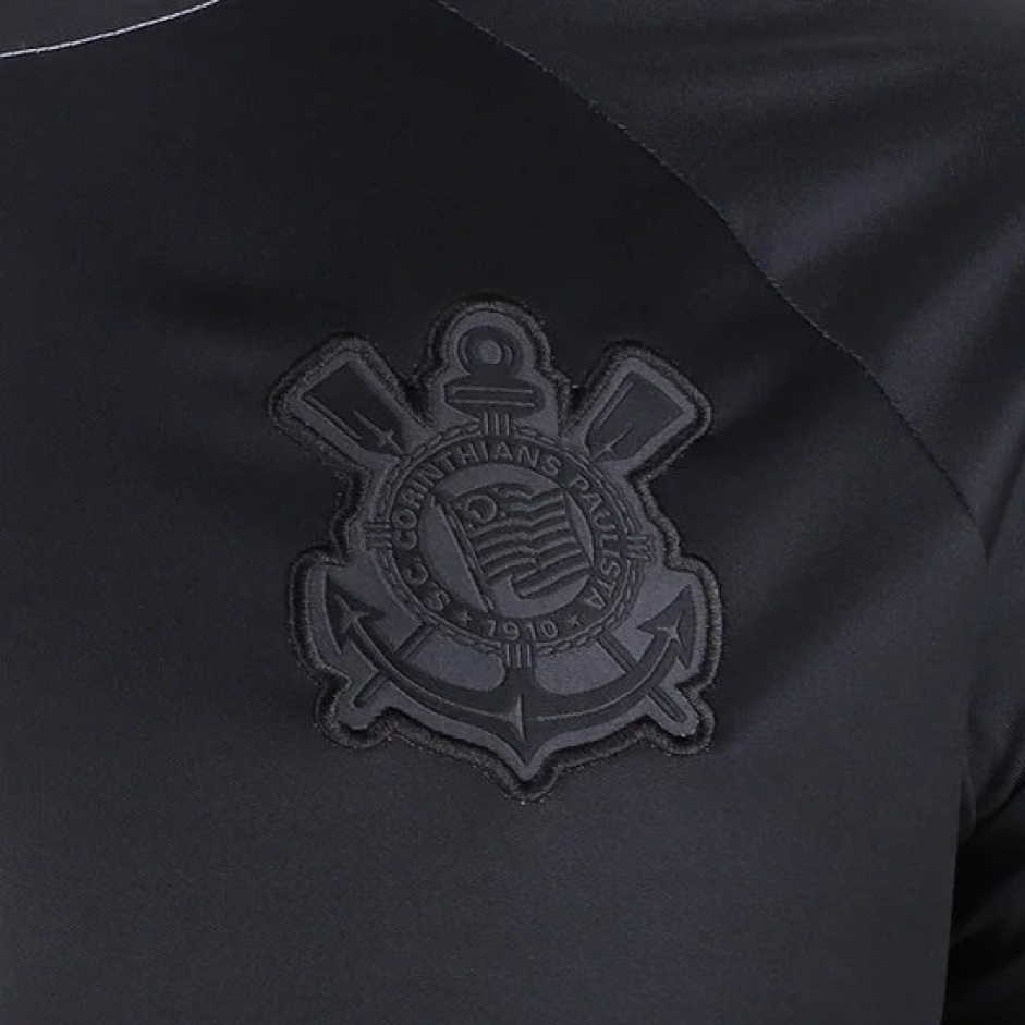 Nova camisa do Corinthians conta com uma diviso entre o lado branco e o lado preto