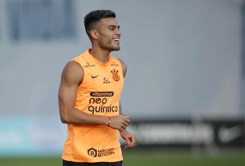 Fausto Vera durante treino no CT Joaquim Grava