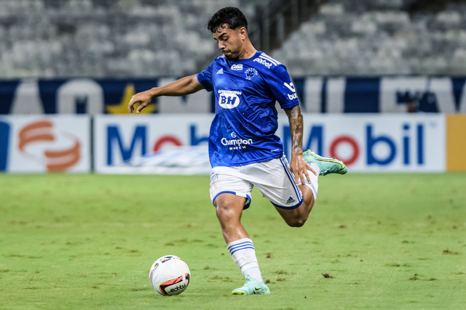 Alvo do Corinthians, lateral Matheus Bidu marcou três gols pelo Cruzeiro em 2022; veja números
