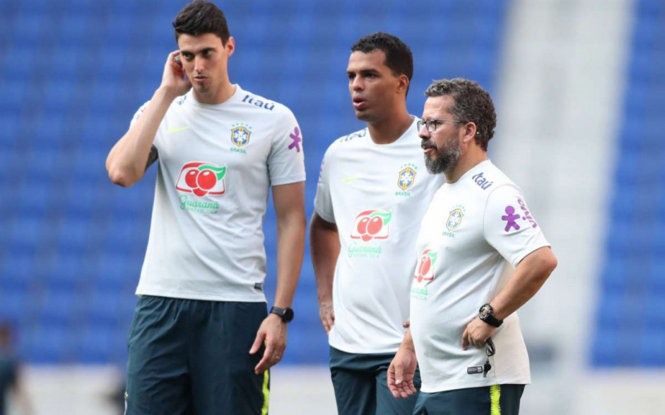 Matheus Bachi, Fernando Lzaro e Cleber Xavier durante treino da Seleo Brasileira; Matheus e Cleber seguem com Tite no Catar, mas Lzaro voltou ao Brasil e foi anunciado como treinador do Corinthians
