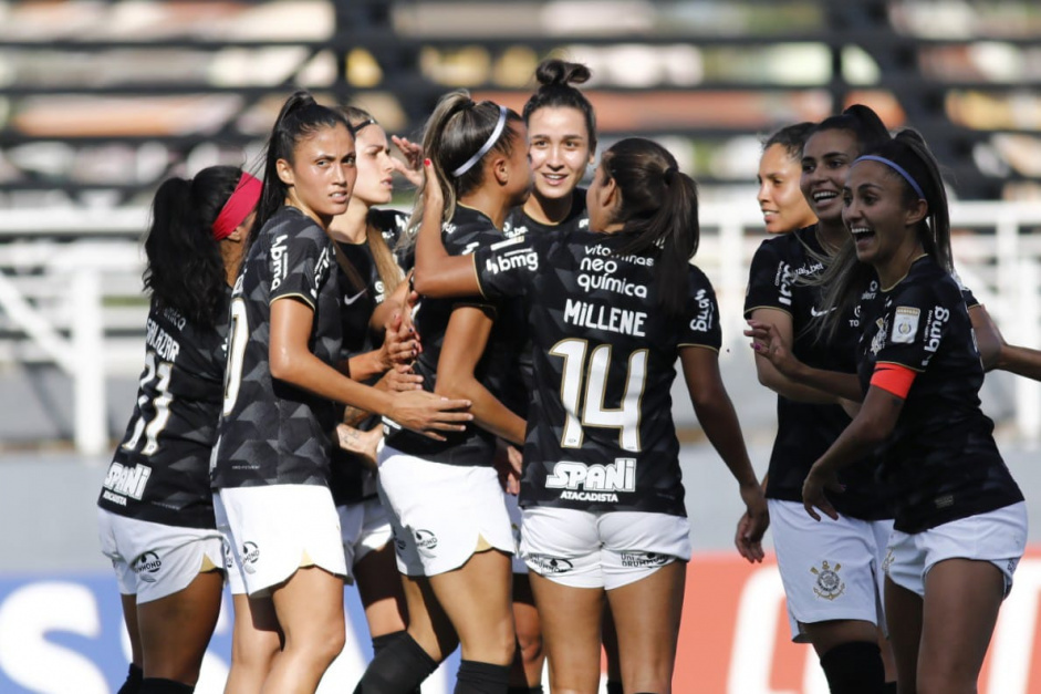 Corinthians vence Red Bull Bragantino e conquista de forma inédita