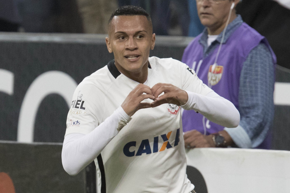 Lo Jab comemora nico gol marcado com a camisa do Corinthians