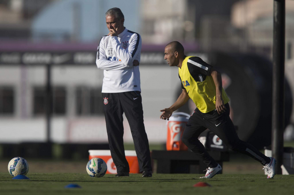 Emerson Sheik e Tite em treinamento pelo Corinthians