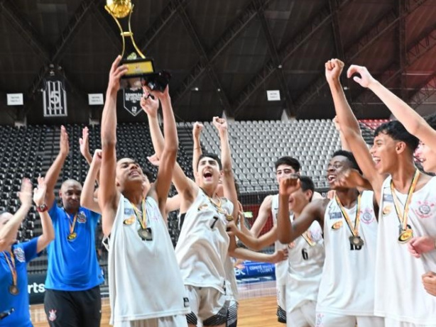 Corinthians bate o Pinheiros e � campe�o paulista sub-14 de basquete