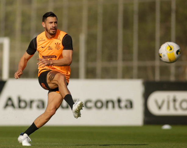 Giuliano em a��o durante treinamento em 2022