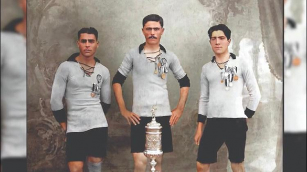 Equipe de pedestrianismo que utilizou o segundo uniforme do Corinthians