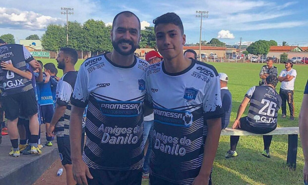 Danilo e Matheus Gabriel protagonizam primeiro encontro jogando contra no futebol