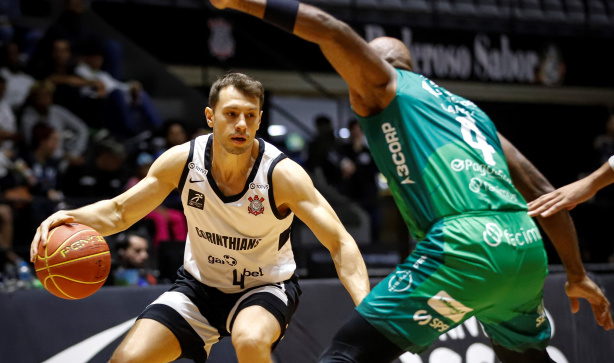 Cau foi o cestinha do Corinthians na vitria sobre o Bauru Basket no NBB