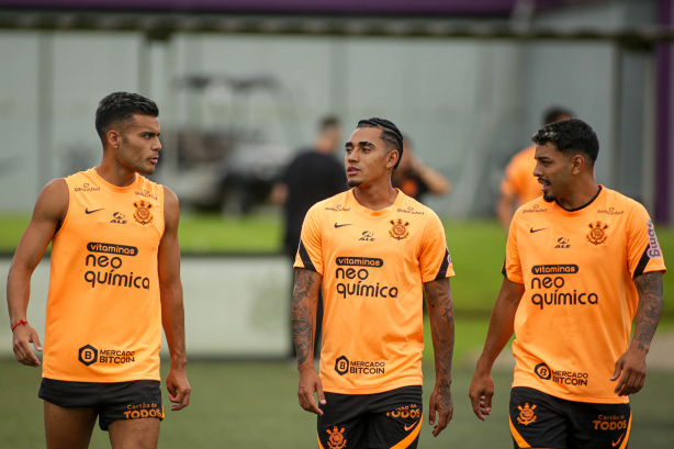 Com ex-Corinthians, time russo é campeão de forma antecipada