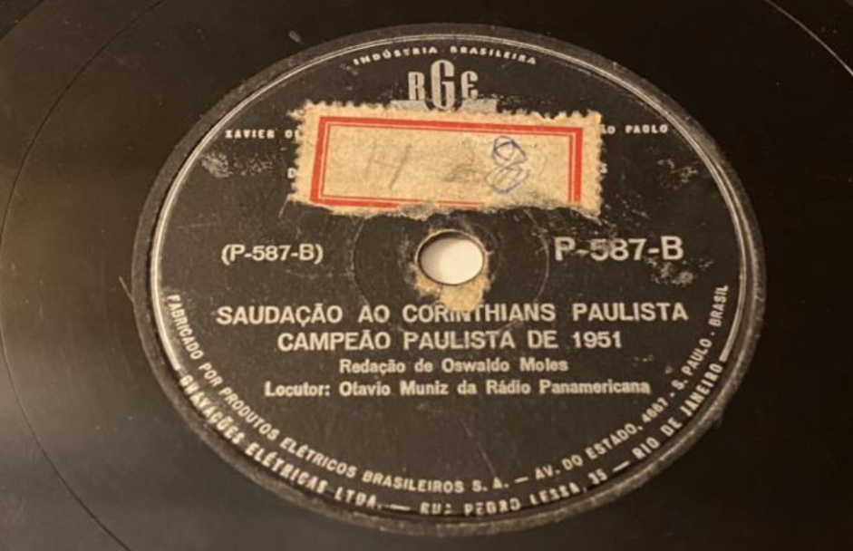 Msica que se tornaria o hino do Corinthians foi lanada em 1952 no disco Saudao ao Corinthians Paulista  campeo paulista de 1951, da gravadora RGE