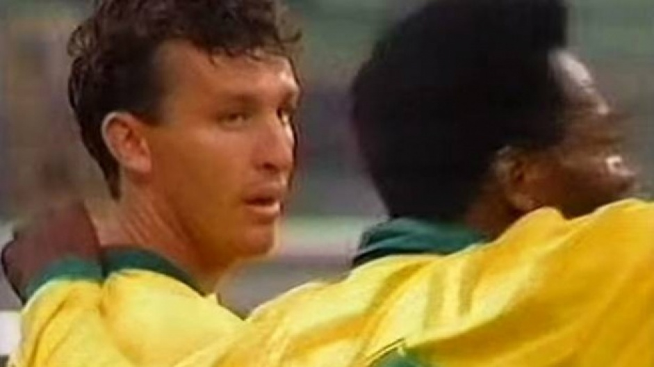 Em 1990 ocorreu um amistoso entre a Seleo Brasileira contra a Seleo do Mundo, celebrando os 50 anos de Pel; Neto marcou o gol brasileiro da partida