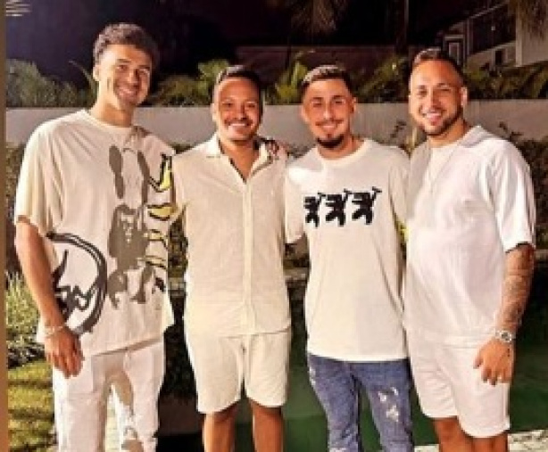 L�o Santos, � esquerda, e Maycon, � direita da foto