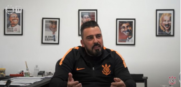 Osvaldo Neto é o diretor das categorias de base do Corinthians
