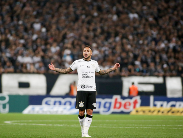 Maycon permanece no Corinthians em 2023
