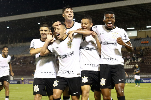 Corinthians volta a campo pela Copinha na quinta-feira