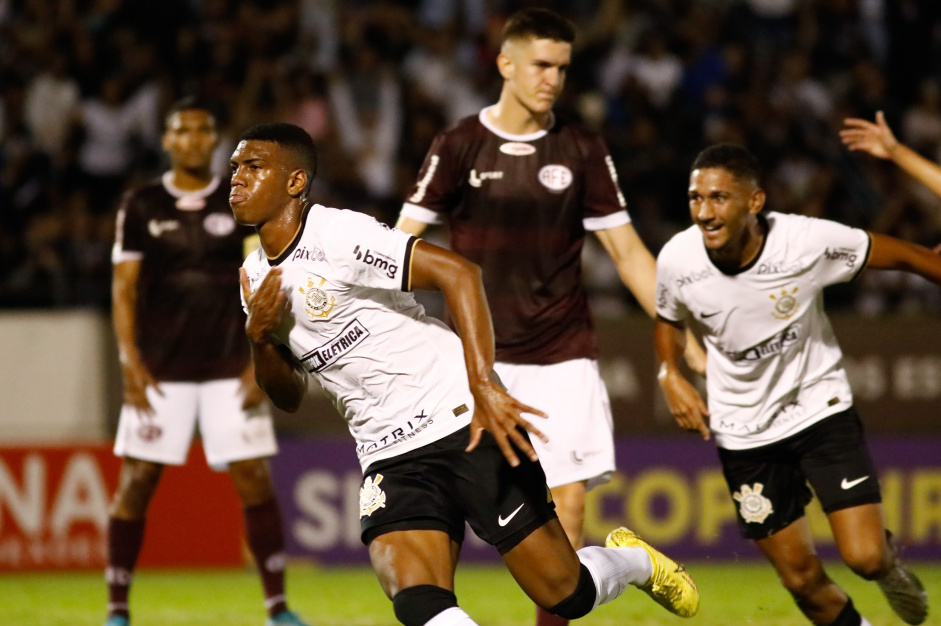 Corinthians goleou a Ferroviria no ltimo jogo da primeira fase da Copinha