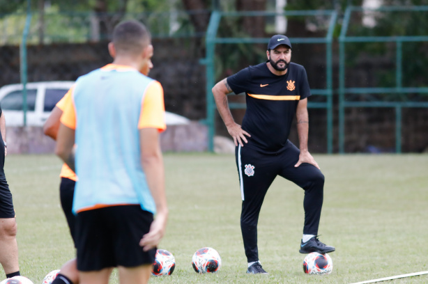 Danilo tem d�vida em rela��o ao centroavante para a pr�xima partida na Copinha