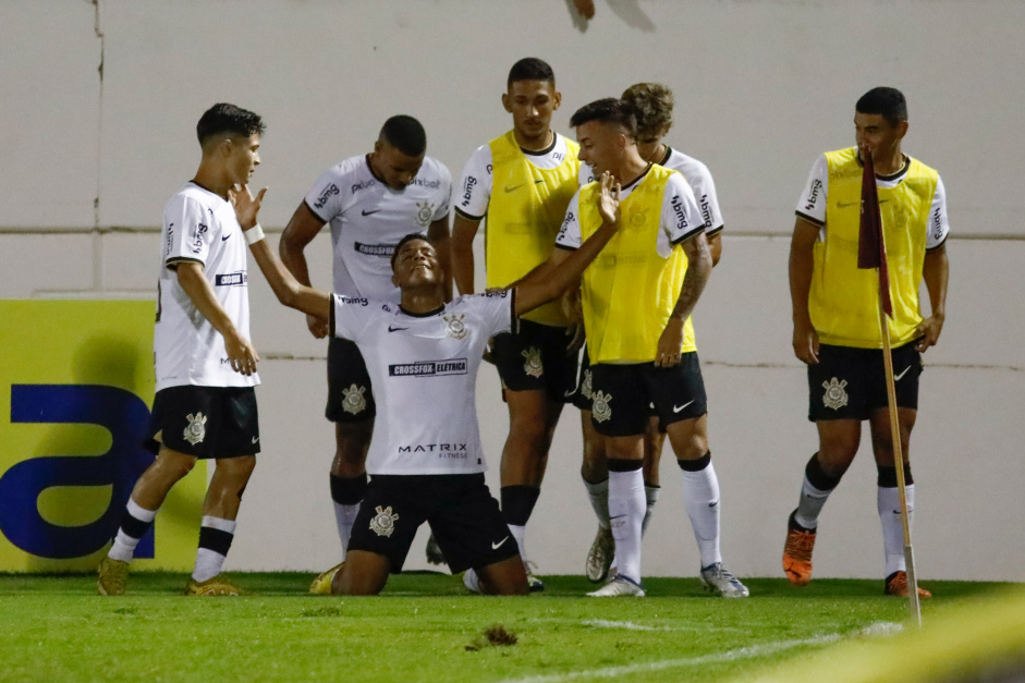 O Corinthians venceu o Comercial e se prepara para enfrentar o Sport na terceira fase da Copinha