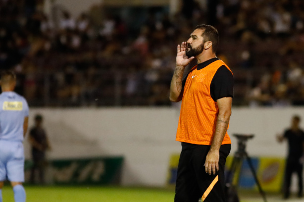 Danilo no comando do Corinthians na eliminação da Copinha