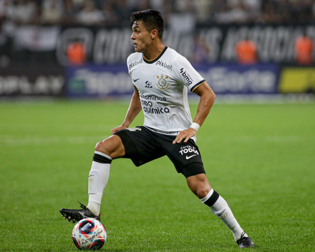 Roni entrou ainda no primeiro tempo no duelo contra o Guarani