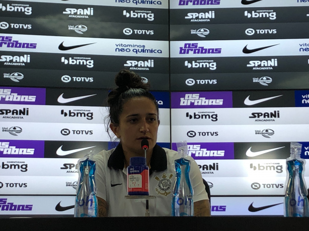 Fernanda foi oficialmente apresentada pelo Corinthians