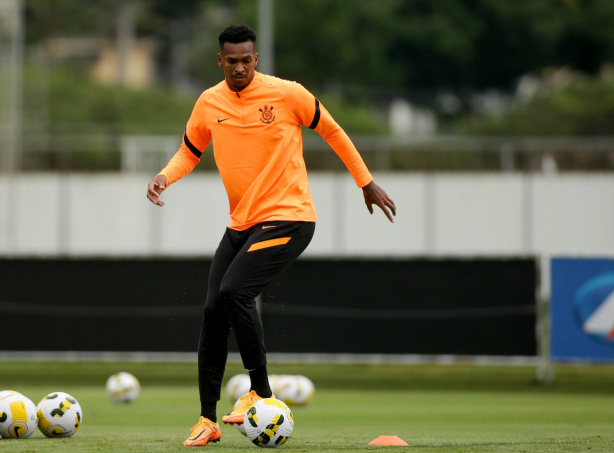 Jô quer voltar a vestir as cores do Corinthians