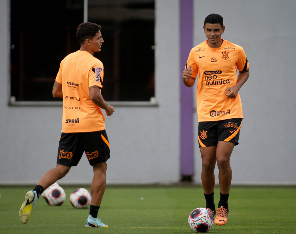 Z Vitor,  direita, estourou a idade do Sub-20 e s poderia atuar pelo profissional aps a Copinha