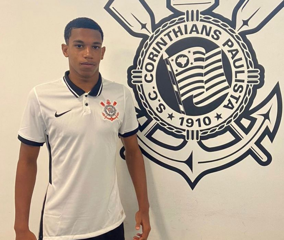 Corinthians contratou o lateral-esquerdo Luis Felipe, do Fluminense, para o Sub-17