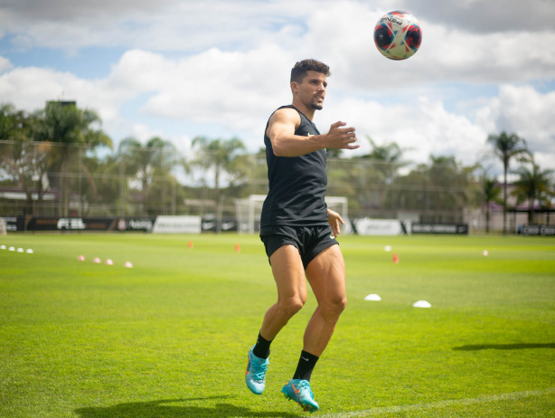 Rafael Ramos em treino no CT Joaquim Grava
