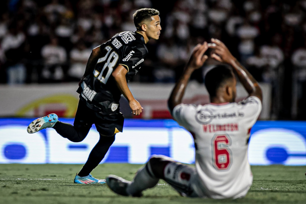 Adson foi o grande destaque do Corinthians no Majestoso e, por isso, foi eleito craque da rodada