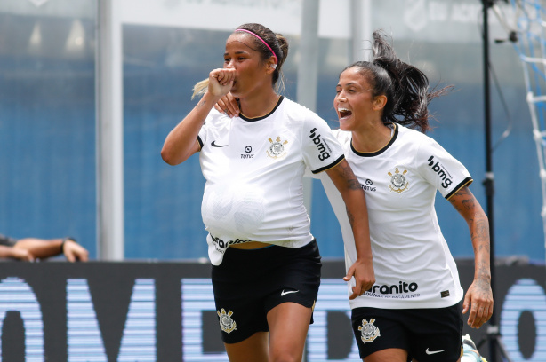Corinthians venceu o Atl�tico-MG com gol de Vic Albuquerque