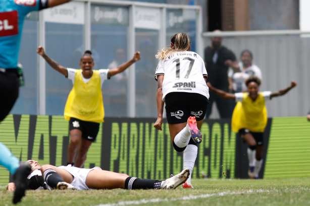 Corinthians vence o Internacional e disputa final da Supercopa