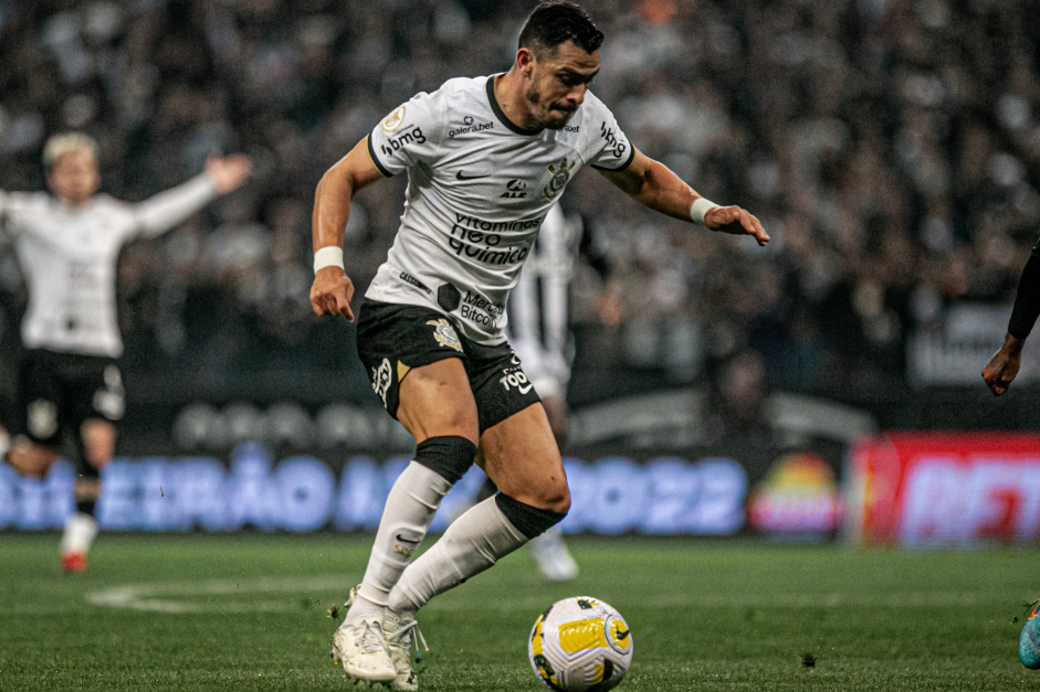 Giuliano em um dos jogos com a camisa do Corinthians
