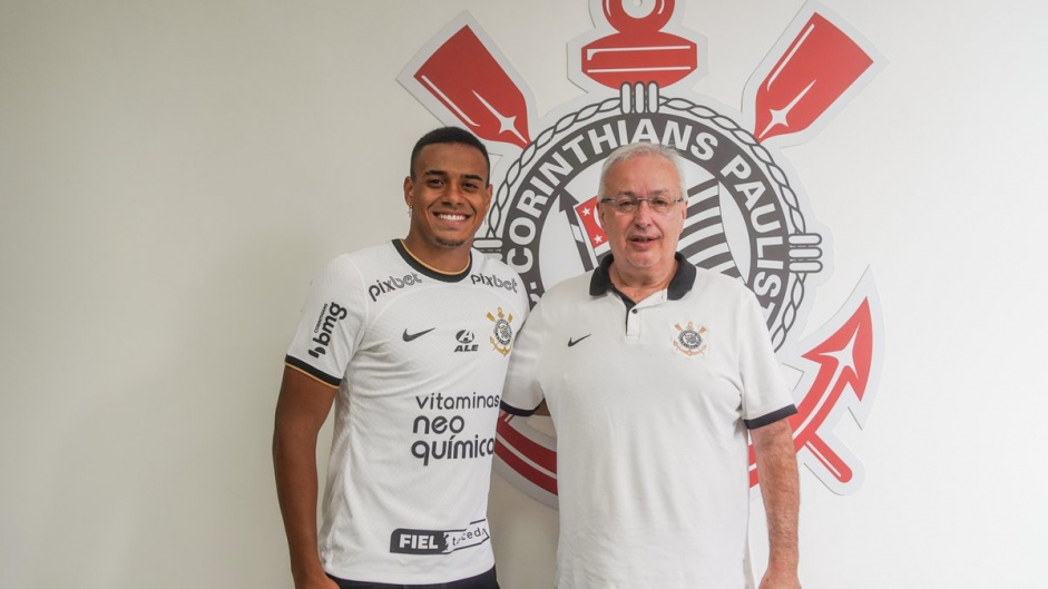 Murillo comemorou assinatura com o Corinthians