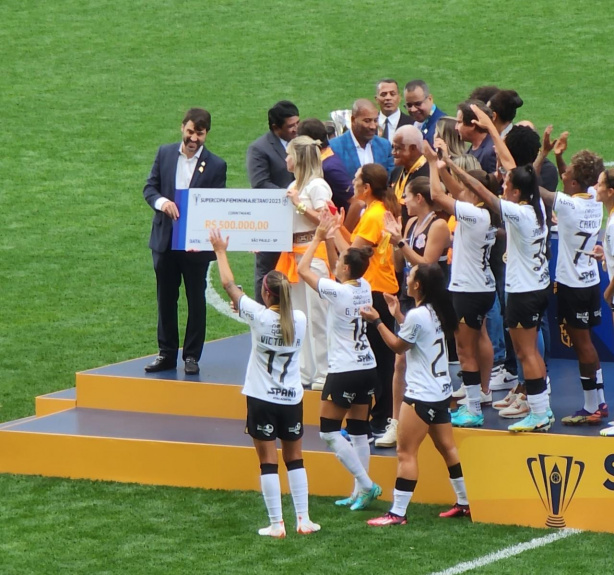 Com premiação recorde, veja quanto Corinthians pode receber com título do  Brasileiro feminino - Gazeta Esportiva