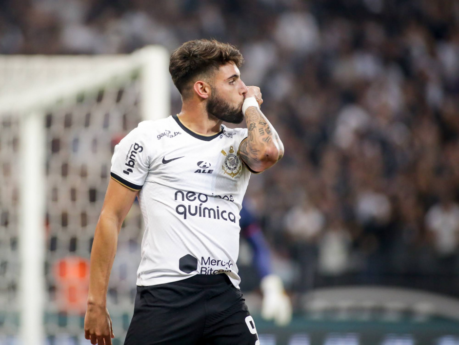 Yuri Alberto comemora gol marcado contra o Atltico Goianiense