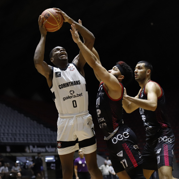 Em jogo movimentado, Corinthians vence Pato Basquete no NBB