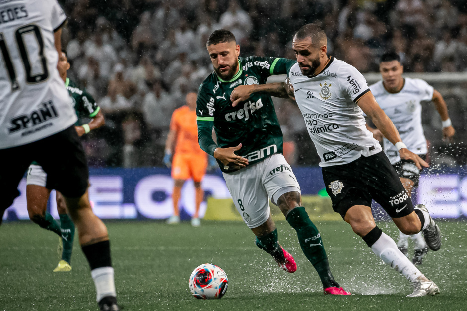 Com reviravoltas, Corinthians e Palmeiras empatam em jogo de