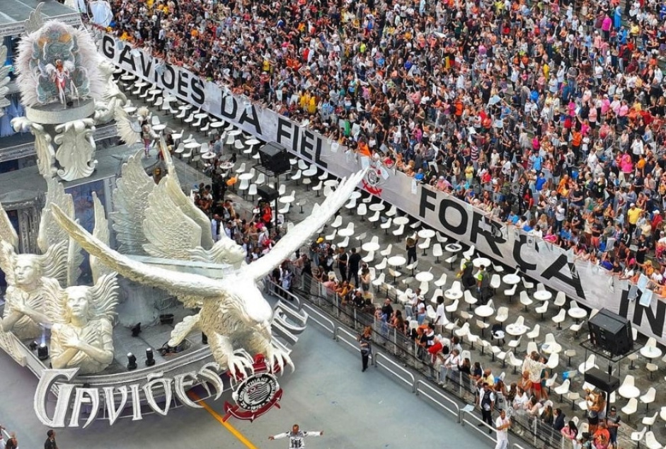 Gavies faz desfile contra intolerncia religiosa no primeiro dia de carnaval em So Paulo